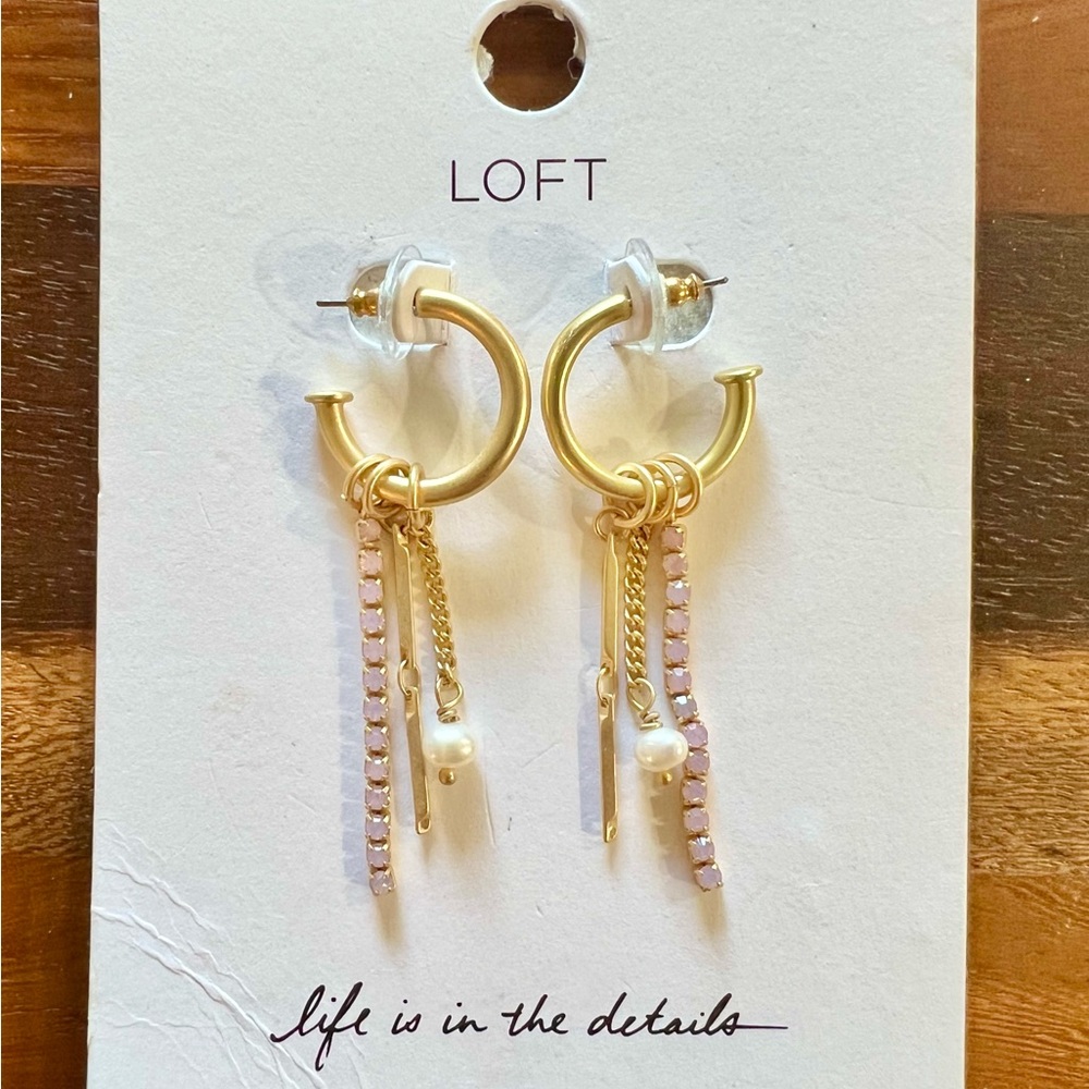 New w/tags Ann Taylor Loft Drop Earrings. Stunning